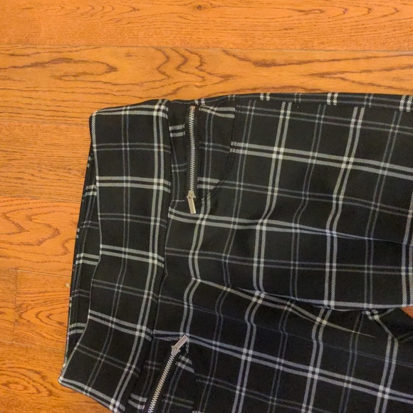 New Soft Medium Plaid Leggings with Pockets - Picture 2 of 2